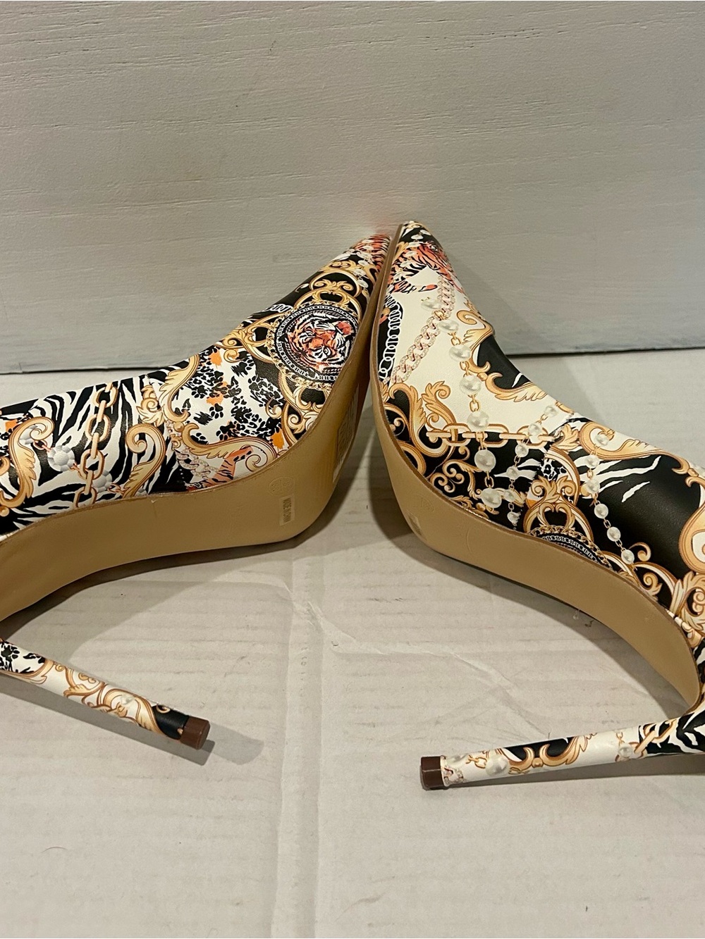 Anne Michelle Black & Gold Baroque Print Pointed-Toe Stiletto Heels - Picture 5 of 5